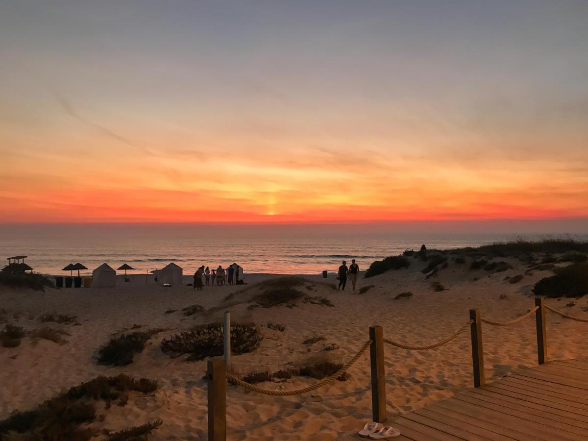 The Far End Surf House - Surf & Yoga Holidays Lourinhã Extérieur photo